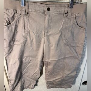 Casual Beige Knee-Length Shorts by Lee. Size 12 Petite.
